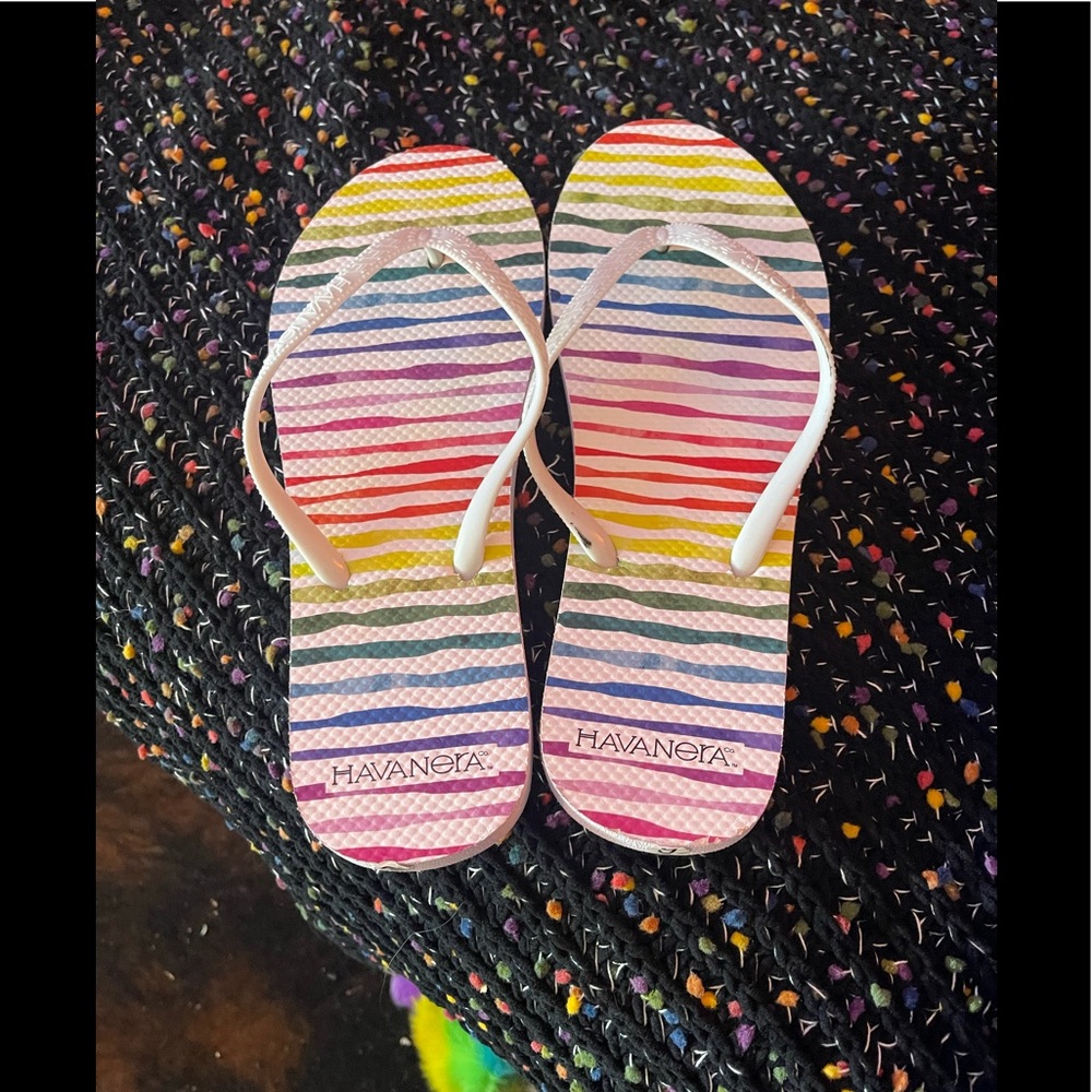 NWOT Havanera different colored striped flip flops